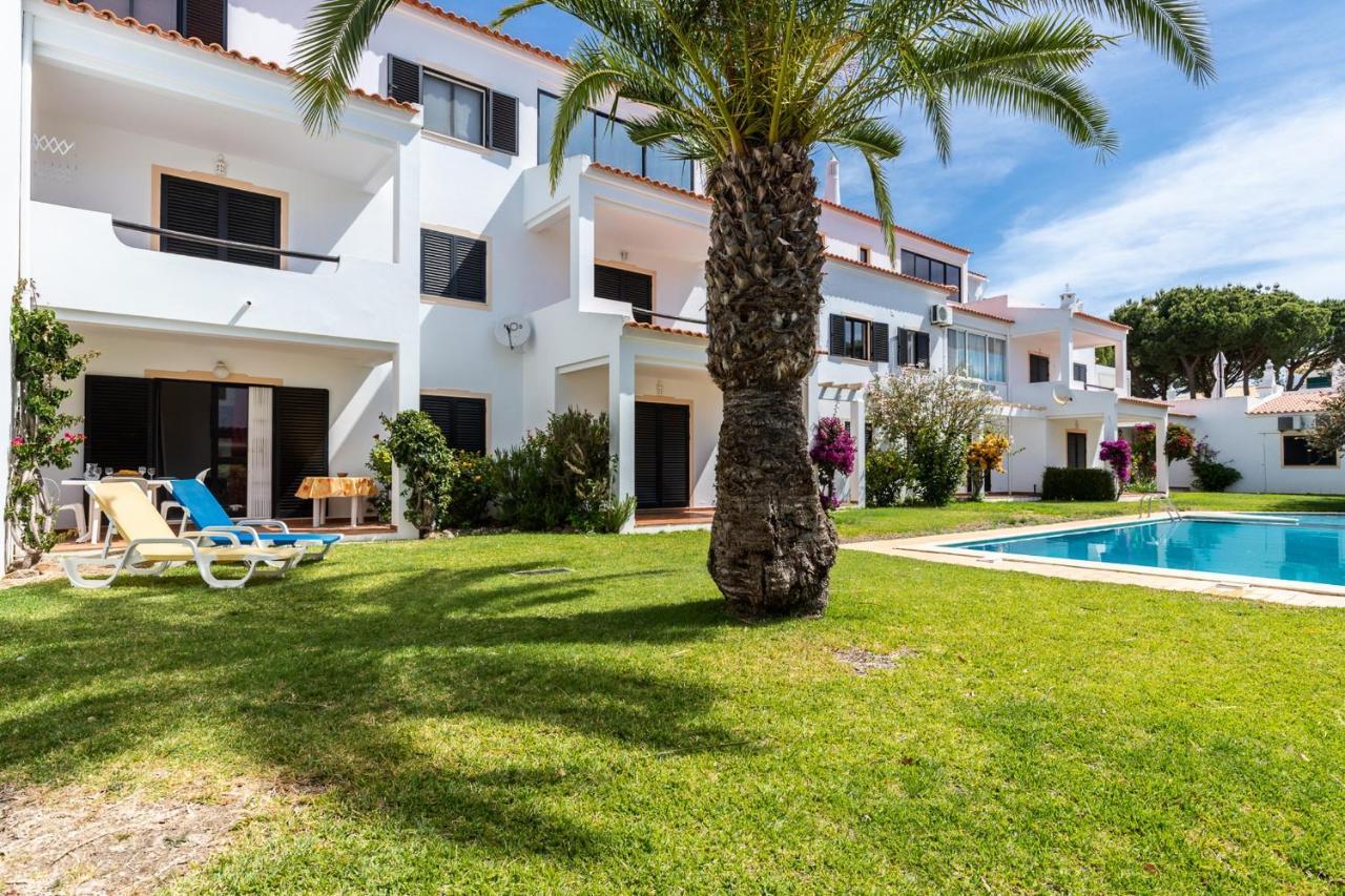 Akisol Olhos De Agua Pine Ii Appartement